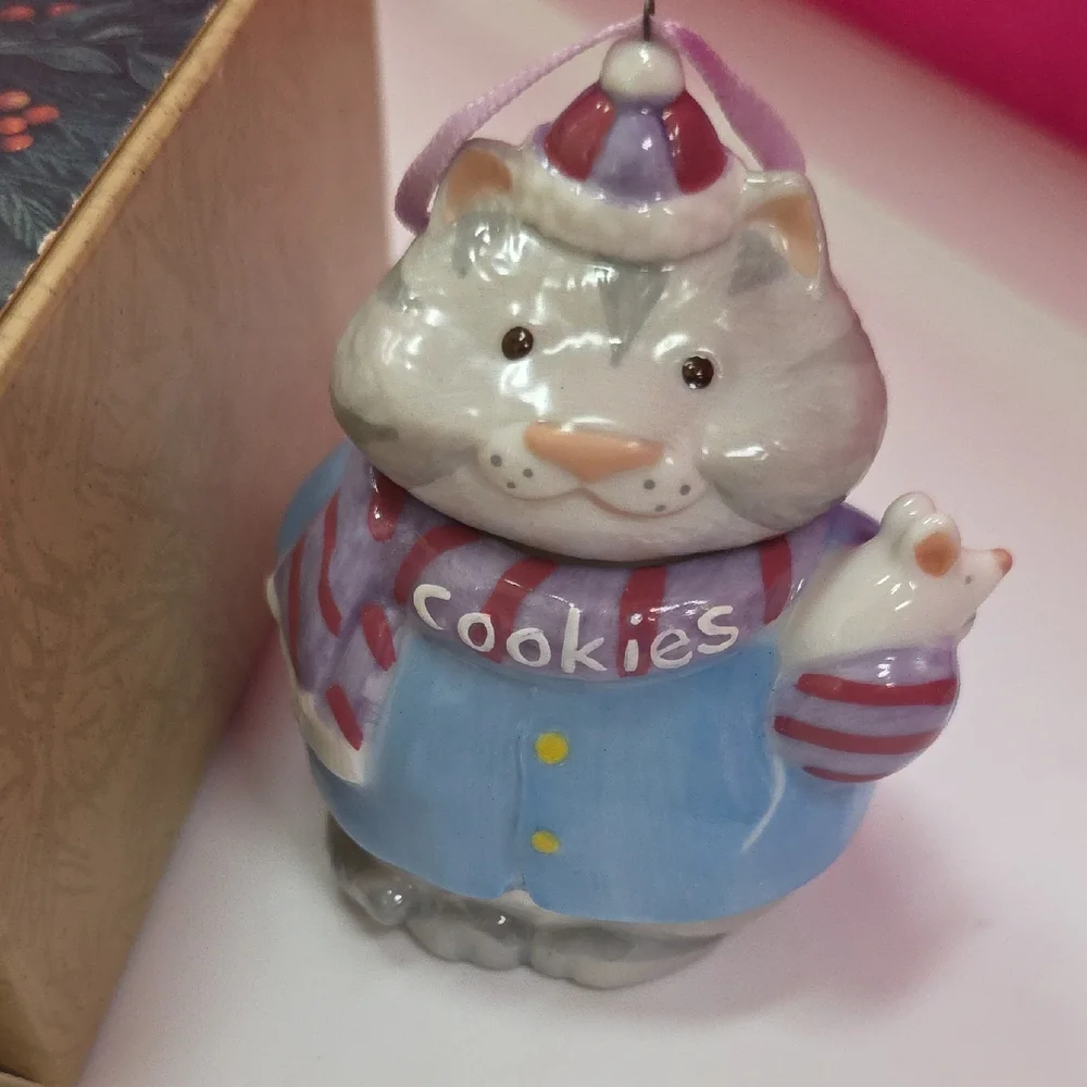 Hallmark Keepsake Showcase Ornament Cookie Jar Friends Carment Cat Mouse